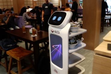 Restoran ramen di Banda Aceh pekerjakan robot sebagai pramusaji