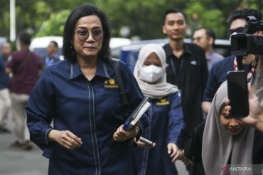 Menkeu Sri Mulyani hadiri rapat di Istana Kepresidenan