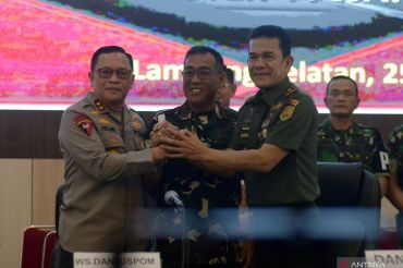 Penetapan tersangka kasus penembakan polisi di Way Kanan