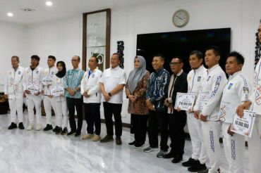 Pemprov NTB serahkan bonus Rp31 miliar untuk peraih medali PON XXI