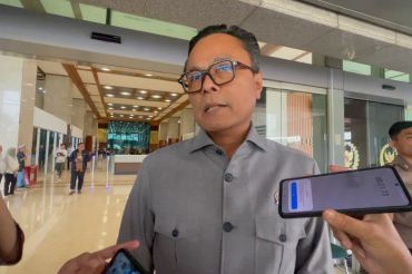 Wamen Dony Oskaria sebut semua BUMN akan masuk Danantara akhir Maret