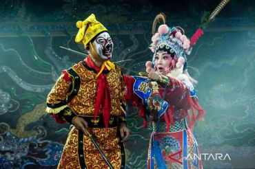 Pertunjukan opera tradisional China di Teater Kerajaan Kota Kekaisaran Hue Vietnam