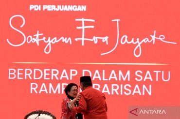 Tangis Megawati saat Hasto hadiri Kongres PDIP di Bali