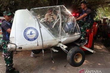 Evakuasi bangkai pesawat latih di Bogor