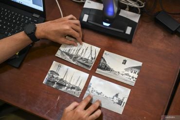 Proses alih media koleksi Dinas Arsip dan Perpustakaan Kota Semarang