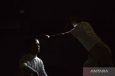 Pertunjukan seni kontemporer sambut HUT kota Padang yang ke-356