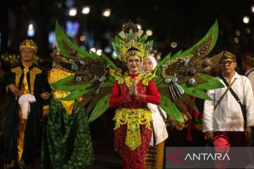 Indonesian Street Performance warnai Malioboro dengan kolaborasi wastra dan kriya