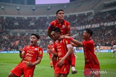 Gol perdana Rizky Ridho untuk Persija, kemenangan telak 4-0 atas Persita di JIS
