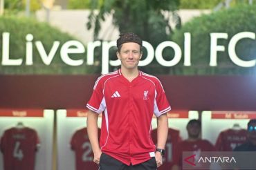 Legenda Liverpool Lucas Leiva hadir pada peluncuran jersi liverpol di Bali