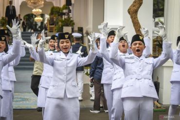 Gladi resik Upacara Penurunan Bendera Merah Putih di Istana Merdeka