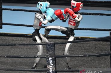 Canggih! Kejuaraan Dunia Robot Humanoid 2025 tampilkan robot adu kickboxing, lomba lari, hingga sepak bola