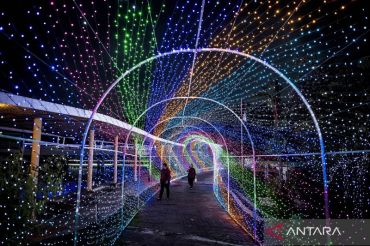 Sensasi wisata malam, beginilah atraksi lampu tematik di Lights Wonderland Semarang