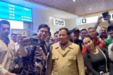 Bertolak ke Bandung, Prabowo naik Whoosh bersama masyarakat