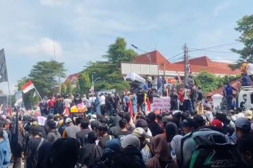 Demo tuntut Bupati Pati mundur berakhir rusuh