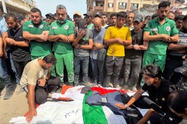 Suasana pemakaman jurnalis Al Jazeera yang tewas diserang Israel