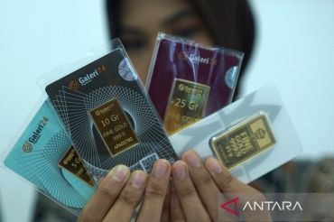 Harga emas UBS dan Galeri 24 di Pegadaian alami penurunan harga Sabtu (07/03/2026)