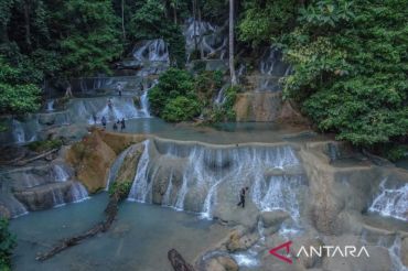 Melihat pesona tujuh undakan air terjun Moramo di Konawe Selatan