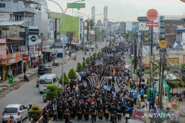 Saat ratusan pesilat dengan golok padati jalanan Kota Cilegon