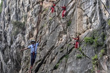 Pembukaan Indonesia Climbing Festival di Tebing 125 Citatah