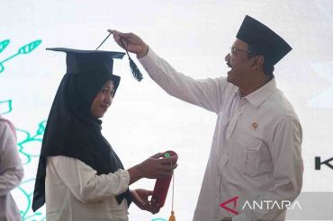 Mensos mewisuda 1.000 warga KPM Program Keluarga Harapan