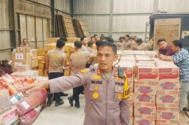 Indonesia's Police Chief sends 3.5 tons of aid to North Tapanuli