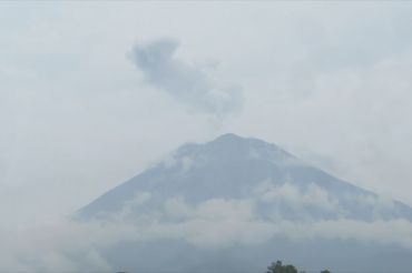Aktivitas vulkanik Semeru masih tinggi, masyarakat diminta waspada