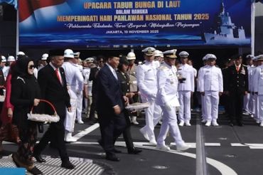 Kemensos dan TNI AL gelar tabur bunga peringati Hari Pahlawan 2025