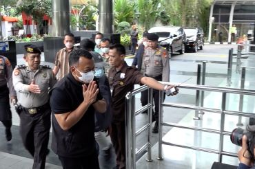 Terjaring OTT, Bupati Ponorogo tiba di Gedung Merah Putih KPK