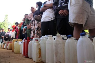 Antrean pembelian BBM di Tapanuli Tengah