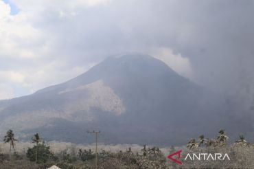 Pos Pengamatan: Gunung Lewotobi Laki-Laki erupsi setinggi 300 meter