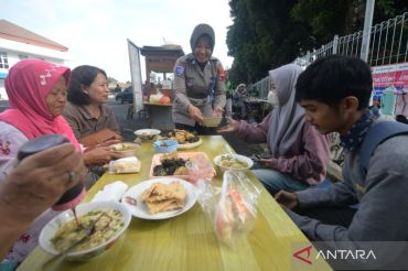 Program sarapan pagi gratis untuk warga dan pekerja jalanan
