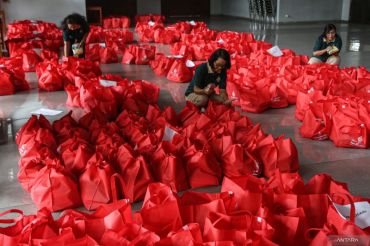 Rayakan Natal, Gereja Katolik St Theresia Bongsari gelar pasar tebus murah paket sembako