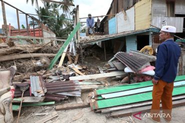 BNPB deploys 220 students to verify flood, landslide damage in Aceh