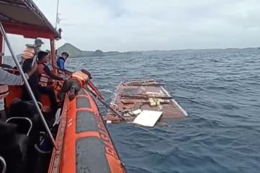 Hari kedua pencarian, tim SAR temukan puing KM Putri Sakinah