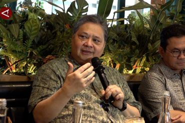 Airlangga tanggapi protes pengusaha soal UMP 2026