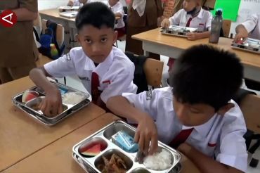 Pemerintah kucurkan anggaran MBG Rp900 miliar per hari mulai 2026