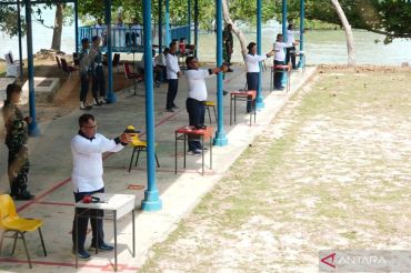 TNI pertajam kemampuan prajurit dengan latihan menembak
