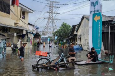 Diguyur hujan seharian, Jakarta diserang banjir setinggi 40-60 meter