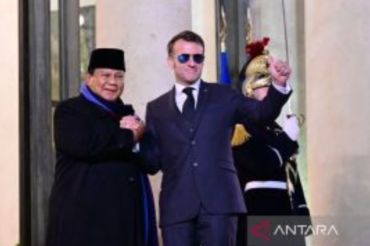 Seskab Teddy Ungkap Isi Pertemuan 2,5 jam Prabowo-Macron di Elysee
