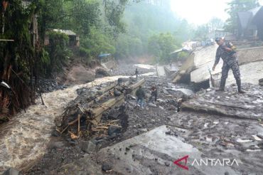 Dampak banjir bandang di Guci Tegal
