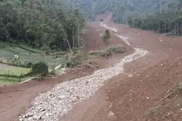 Collapsed natural dam triggered deadly mudflows in W Java: geologist