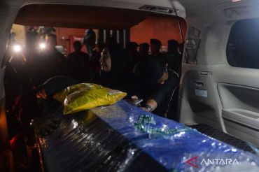 Jenazah korban kecelakaan pesawat ATR 42-500 tiba di Jakarta