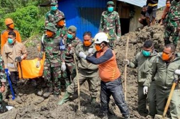 Tim SAR menemukan satu korban longsor di Manggarai Timur