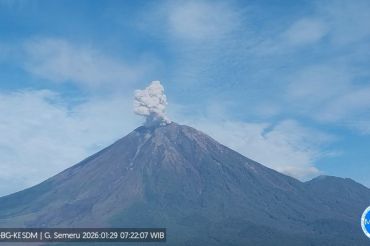 Mount Semeru erupts twice on Thursday spewing 700 m ash column