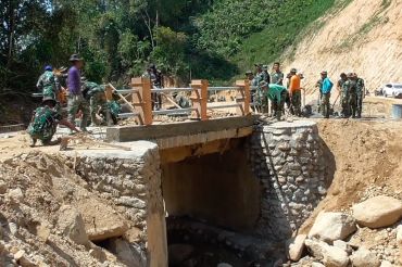 Satgas Gulbencal berjibaku buka akses desa terisolir di Tukka