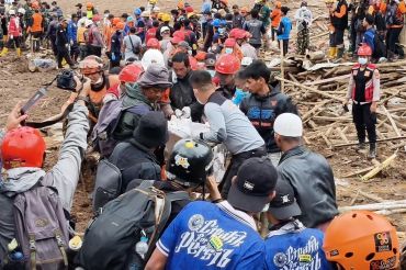 Tim SAR kembali evakuasi dua kantong jenazah korban longsor Cisarua
