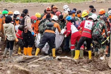 Tim SAR sebut proses pencarian korban longsor Cisarua terkendala cuaca