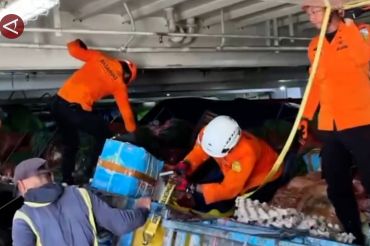 Kapal miring saat bersandar di Balikpapan, tiga orang tewas terjepit