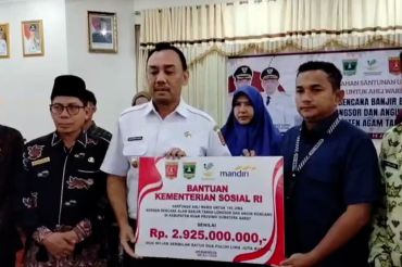 Kemensos serahkan Rp2,92 M untuk ahli waris korban bencana di Agam