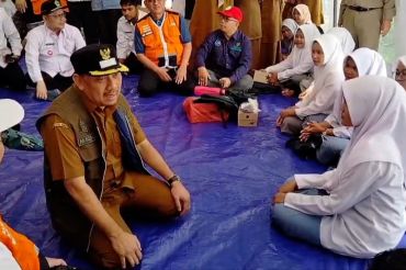 Pemulihan belum tuntas, siswa di Agam awali semester di tenda darurat